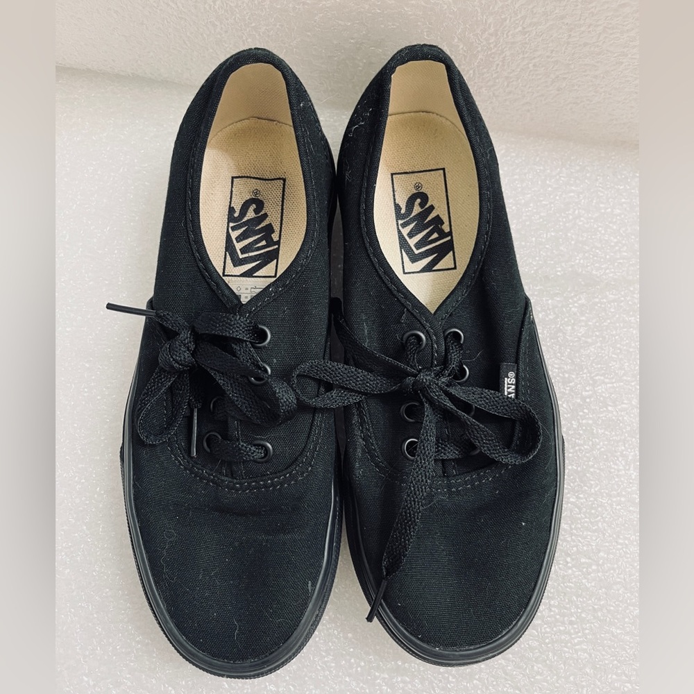 Authentic Skate Shoe Black Monochrome Vans size US woman 6.5 US men 5.0